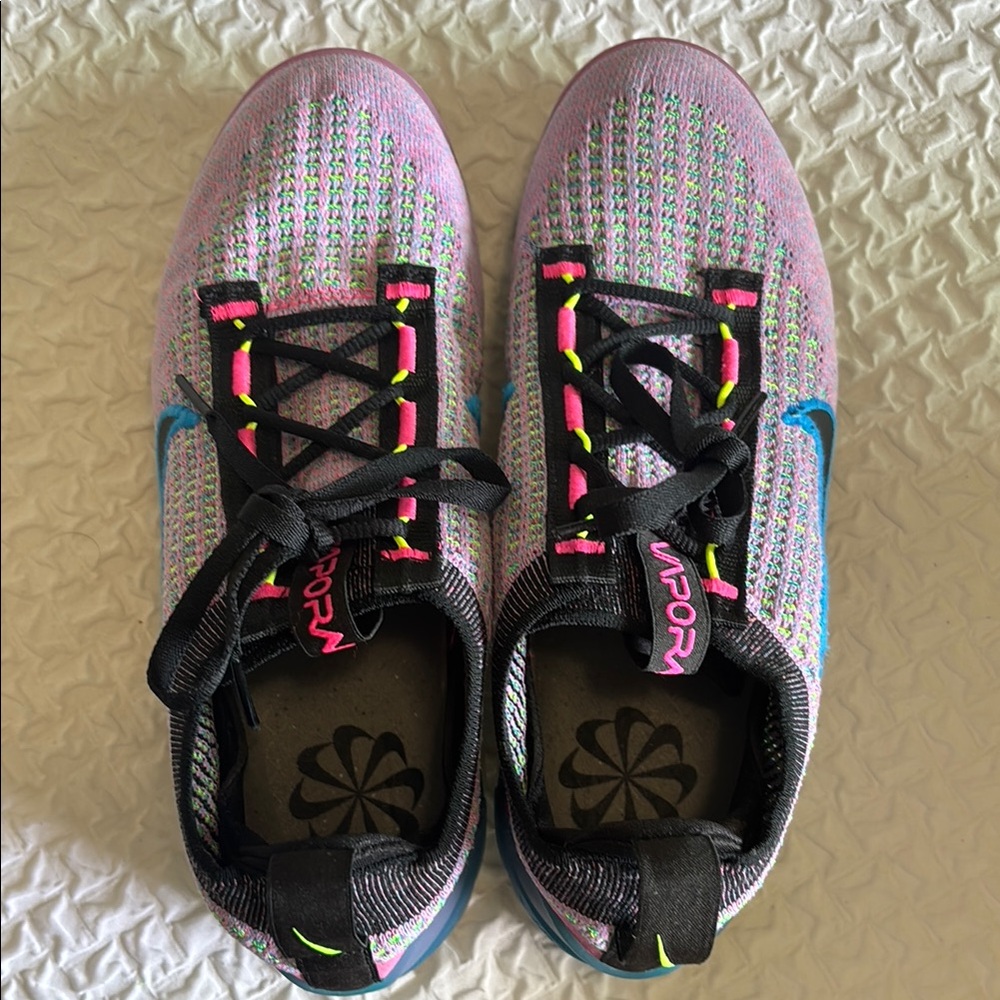 7.5 Nike Vavormax Athletic Trainers